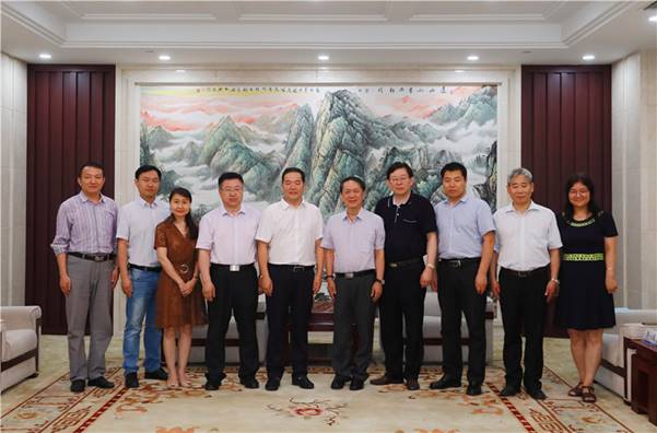 说明: //news.thaporn.com/__local/8/E7/94/E1EAA0DE775B55BE6D460EF2F45_FE6D076B_23F44.jpg