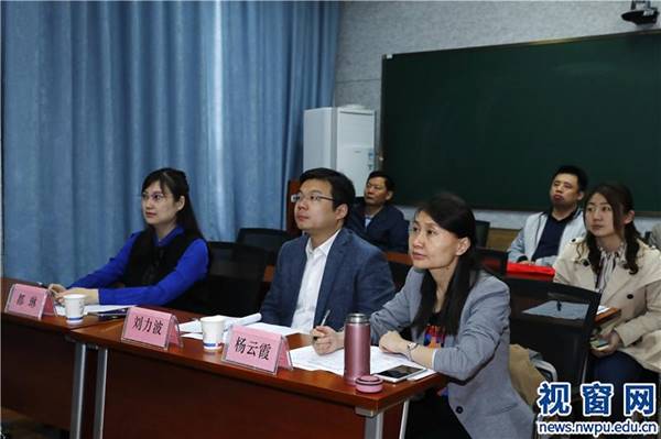 说明: //news.thaporn.com/__local/D/F6/12/9DCD7F02F2624DD3D11332A5E82_72575FA5_D3AF.jpg